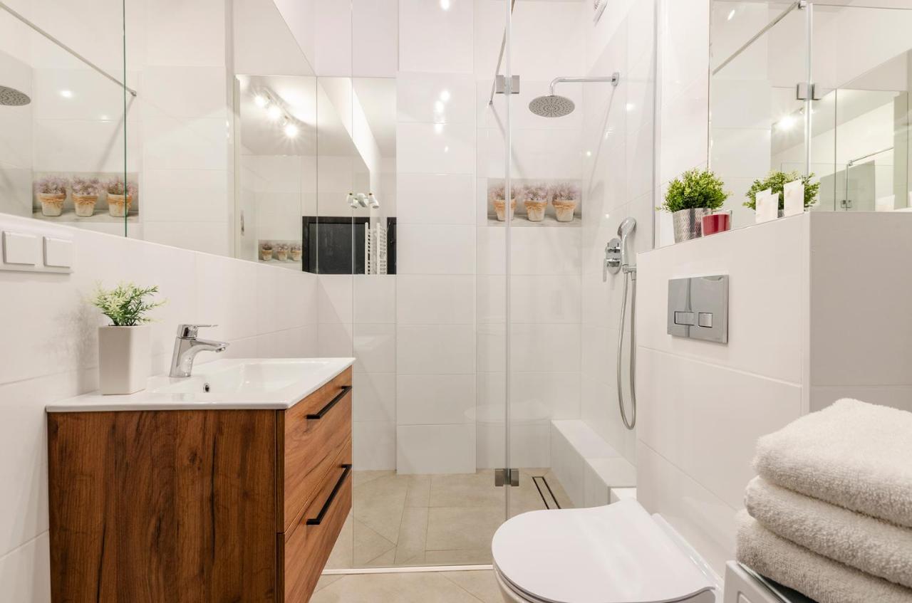 Goldaparts Manufaktura Premium Apartment Lodz  Ngoại thất bức ảnh